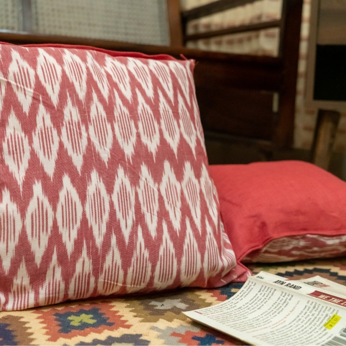 White and Red Cushion Cover set