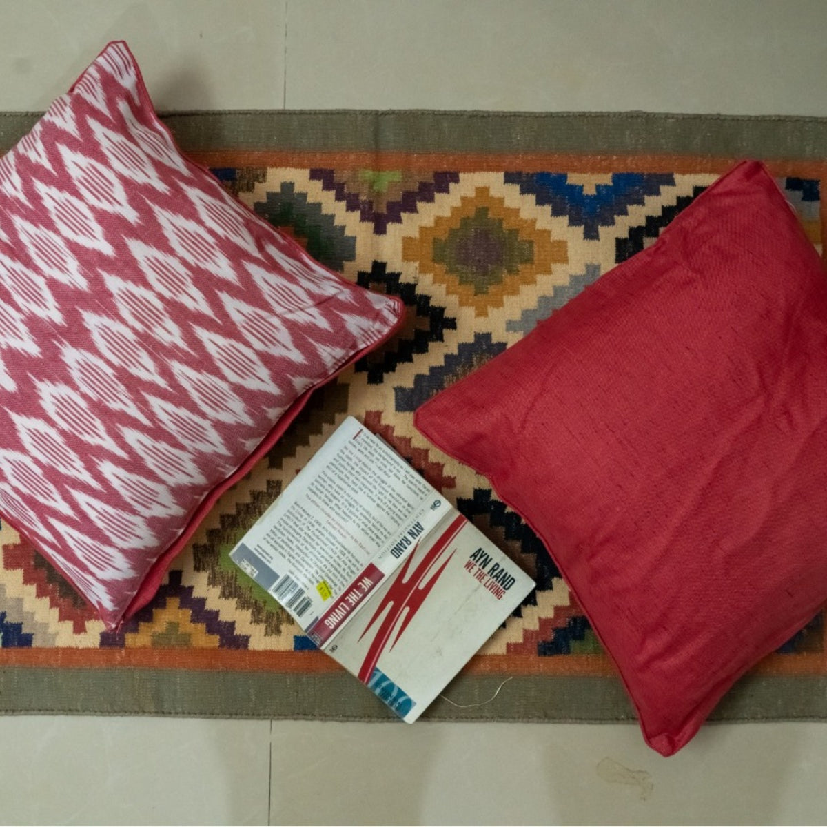 White and Red Cushion Cover set