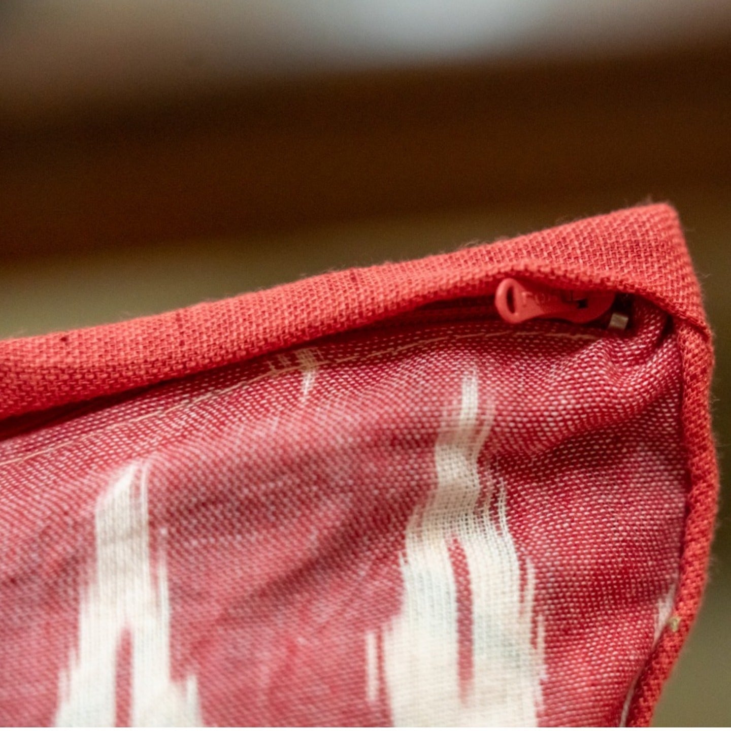 White and Red Cushion Cover set